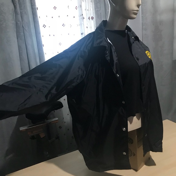 Windbreaker - Picture 3 of 5